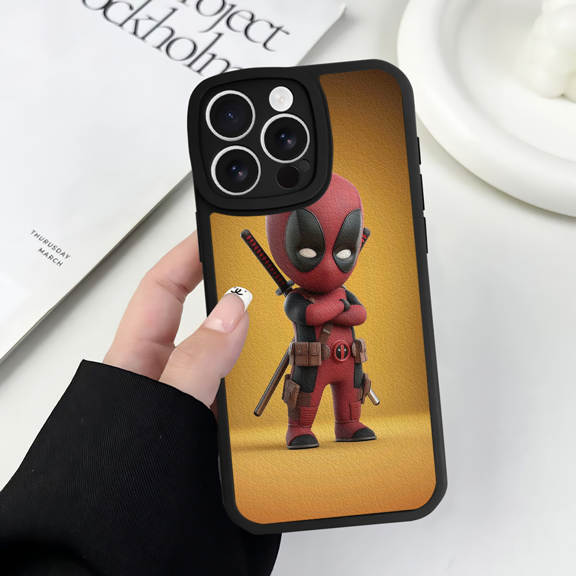 （画像用） Deadpool デッドプール 【iPhone 16シリーズ対応】シリコンスマホケース（レザー調） 材質：シリコン